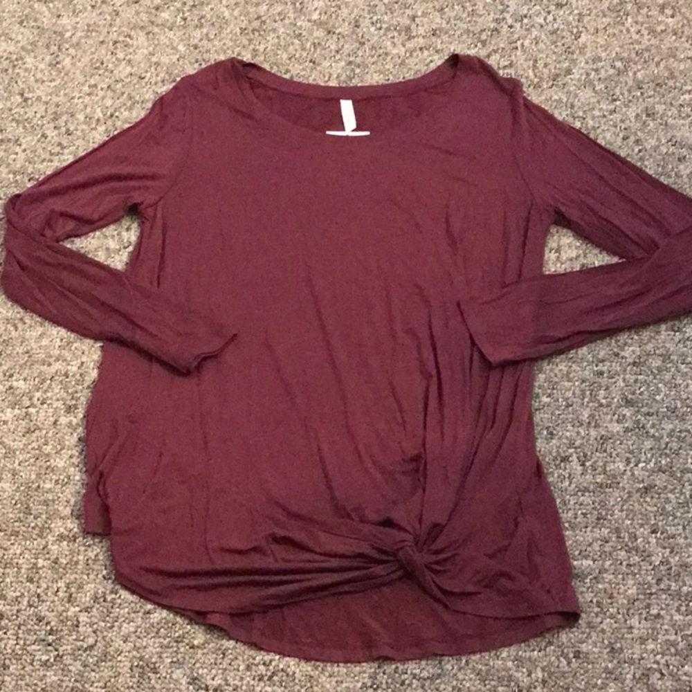 Lightweight knotted front top